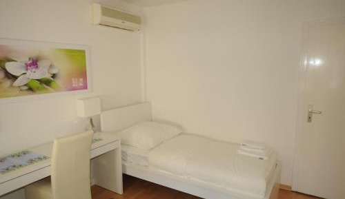 Apartment with Shower