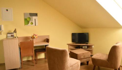 Studio (2 Adults)