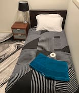 Tarneit House | Wyndham | Single Room in Tarneit 木地板配地毯單人大床