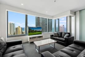 Surfers Paradise Apartment | Sky Apartment in the World Class Q1 Resort