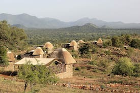 Kaabong House | Indulge in the unforgetable amenities of the Kidepo Savannah Lodge