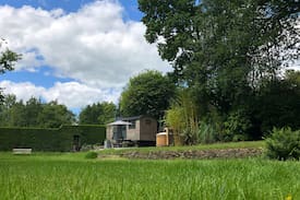 Headley Other | Shepherd's Hide, Hampshire with wood-fired hot tub