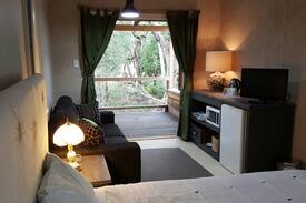 Chinchilla Hotel | The Laurels Homestead and Cabins
