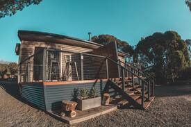 Seppeltsfield Cabin | Deluxe Log Cabin