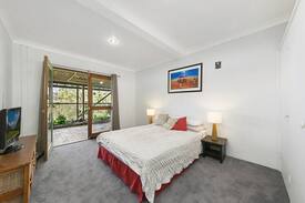 Vacy Cabin | Tuckeroo Retreat- Private courtyard & pool table