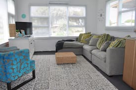 Goolwa Cabin | Sloe Cottage - Pet Friendly, Retro, WiFi, Netflix