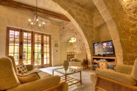 Xaghra Villa | Iz-Zebbuga - Authentic with Private Pool