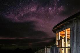 Johanna Cabin | The Boomerang: Tree Frog: Johanna Beach