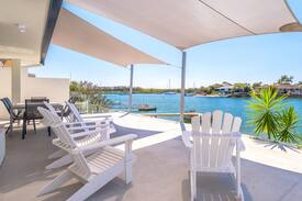 Yamba House | Cooindah On The Water - pool and private Jetty!