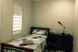 Parramatta Park House | Kathys place on Martyn St - King Single Bed