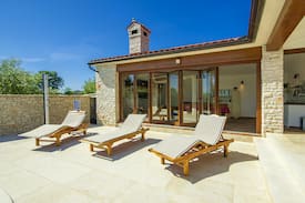 Kavran House | Magnificent Villa Vignola with pool near the sea