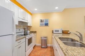 Butterknife Apartment | Villa Sanibel 1D, Ground-Level, Steps to Beach