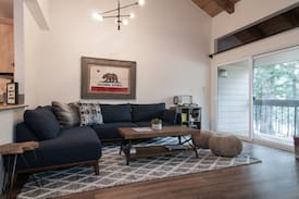 Carnelian Woods House | NorthCamp: Updated getaway 2 blocks from Lake!