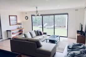 Portarlington House | “Baydreamer” Family & Dog friendly-400m to beach