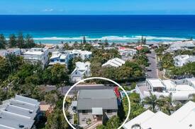 Sunshine Beach Apartment | 1 Crystal Shores, 200m to beach, dog friendly unit