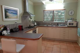 Palm Cove Cabin | Palm Cove COTTAGE with a large yard. Pet friendly!