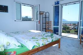 Foinikounta Apartment | Großzügige Ferienwohnung in Finikounda mit bezauberndem Ausblick auf das Meer