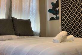 Cowra House | Stylish comfortable room in Cowra - D