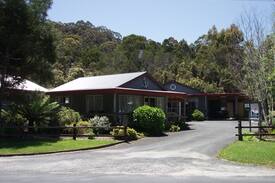 Strahan House | Unit 1. 2 bedroom . The Crays Accommodation.