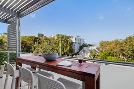 Sunshine Beach Apartment | 1 Crystal Shores, 200m to beach, dog friendly unit