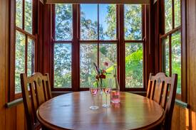 Mount Glorious House | Luxury Mount Glorious rainforest studio