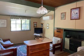 Goughs Bay Cabin | Delatite Historic Cottage -Fernleigh Accommodation