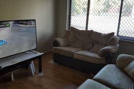 Thornlie House | Cozy place in a busy area with amenities nearby