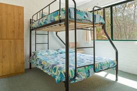 Merimbula Hostel | Triple Room - Shared Bathroom Facilities