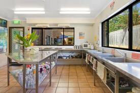 Merimbula Hostel | Triple Room - Shared Bathroom Facilities