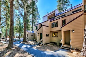Carnelian Woods House | NorthCamp: Updated getaway 2 blocks from Lake!