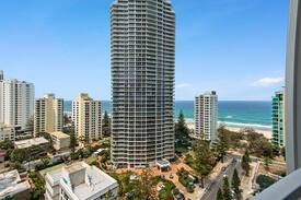 Surfers Paradise Apartment | Sky Apartment in the World Class Q1 Resort