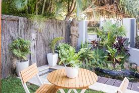 Byron Bay Hotel | Garden Room 1