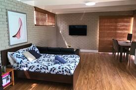 Heathridge House | Huge studio with pool view 5 mins to beach/shops