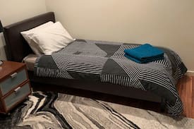 Tarneit House | Wyndham | Single Room in Tarneit 木地板配地毯單人大床