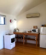 Heyfield Cabin | The Rainbow Cottage at Abington Farm