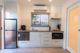 Seppeltsfield Cabin | Deluxe Log Cabin