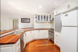 Hoppers Crossing House | Affordable resort style accommodation - 3