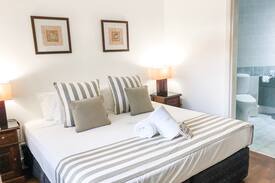 Clifton Beach Apartment | 1BR Luxury Suite - Villa 3, Villa Beach Palm Cove