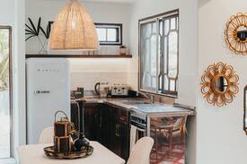 Byron Bay Apartment | The Bungalow- Walk to town & beach.