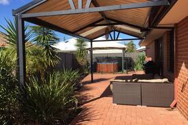 Aveley House | My Home is Your Home, Relaxing Hot Spa, Book Now!