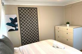 Cowra House | Stylish comfortable room in Cowra - D