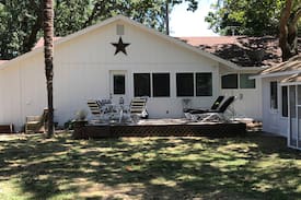Healdsburg House | The Duck Farm Close to HBG Square