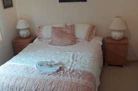 Allambie Heights Bed & Breakfast | Private Bedroom with a touch of luxury and space.