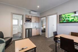 Hahndorf House | Two Bedroom Spa Unit – 2 Queens Adults Only