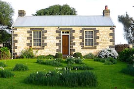 Port Fairy Cabin | Arrondoon 1 Bedroom at Cherry Plum Cottages