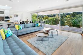 Daylesford House | 13A On The Lake