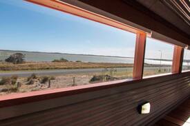 Bonney Cabin | Coorong Aurora - breathtaking waterfront escape