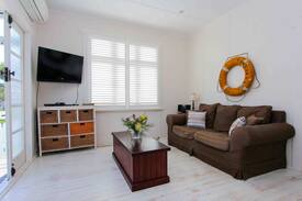 Currarong Cabin | Sirena Beach Cottage- time to relax and unwind