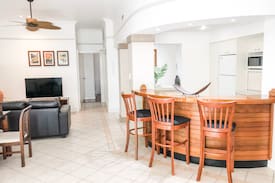 Clifton Beach Apartment | 1BR Luxury Suite - Villa 3, Villa Beach Palm Cove