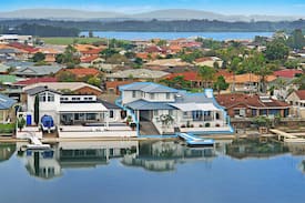 Yamba House | Cooindah On The Water - pool and private Jetty!